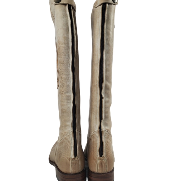 Frye - Picture 2 of 5